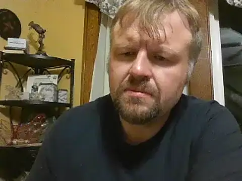 Snapshot of TheOneDonShaun chatting on 12.03.25 TheOneDonShaun online show from 12.03.25