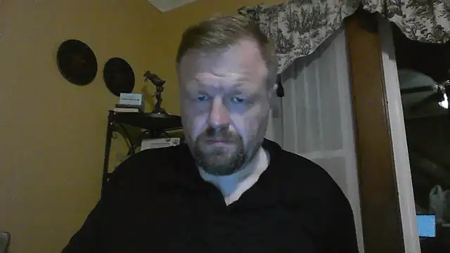 Snapshot of TheOneDonShaun chatting on 12.20.25 TheOneDonShaun online show from 12.20.25