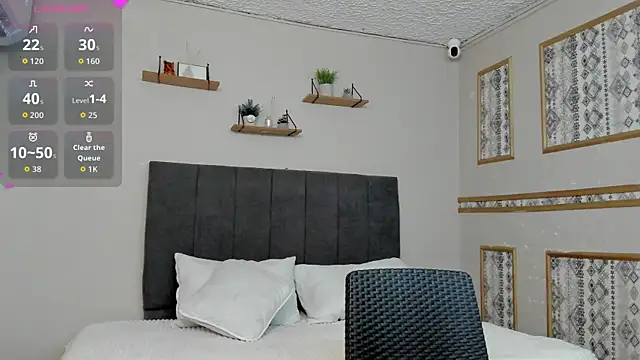 Snapshot of MIssZhoe chatting on 11.17.25 MIssZhoe online show from 11.17.25