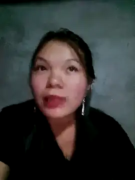 Snapshot of yu-zhen chatting on 11.17.25 yu-zhen online show from 11.17.25