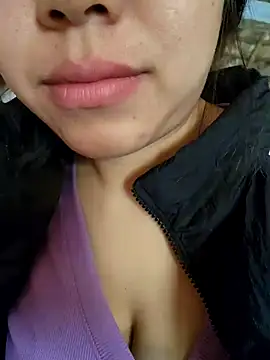 Snapshot of Xiu-L chatting on 11.25.25 Xiu-L online show from 11.25.25