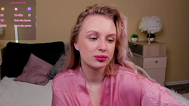 Snapshot of KiraRuiz chatting on 02.08.26 KiraRuiz online show from 02.08.26