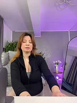 AmberRosewood online show from 03.04.26