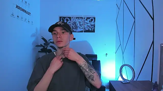 Snapshot of James_Adams_01 chatting on 11.25.25 James Adams 01 online show from 11.25.25