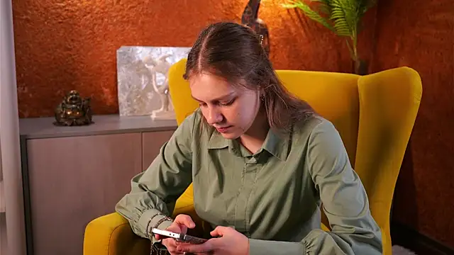 Snapshot of PeterSkaff chatting on 11.18.25 PeterSkaff online show from 11.18.25