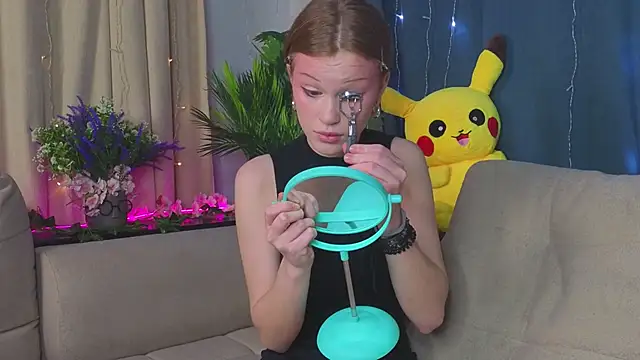 KarieBowery online show from 12.04.25