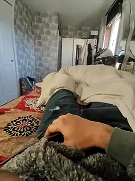 Snapshot of Tommymatutrefuck chatting on 11.17.25 Tommymatutrefuck online show from 11.17.25