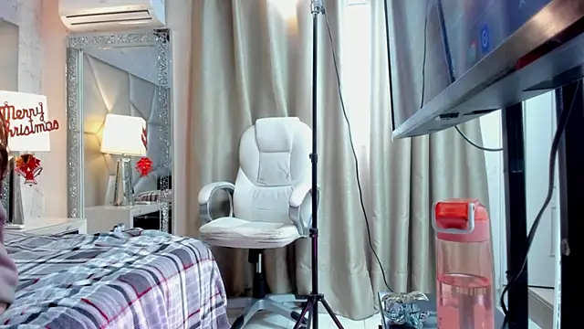 Snapshot of Be_curious chatting on 11.26.25 Be curious online show from 11.26.25