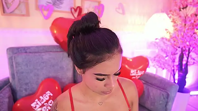 Snapshot of MeganLowell chatting on 02.14.26 MeganLowell online show from 02.14.26