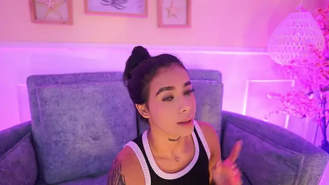 Snapshot of MeganLowell chatting on 02.21.26 MeganLowell online show from 02.21.26