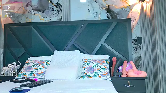 Snapshot of SofiaCopper chatting on 11.28.25 SofiaCopper online show from 11.28.25