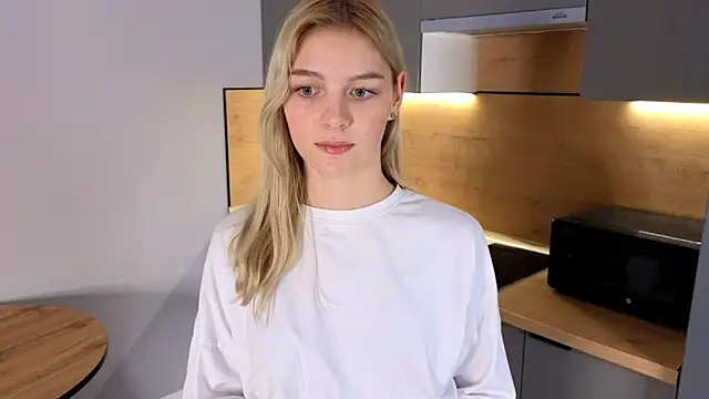 Snapshot of DebraVaughn chatting on 12.01.25 DebraVaughn online show from 12.01.25