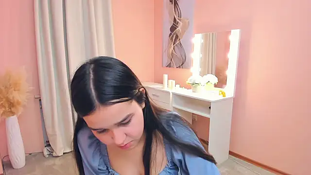 Snapshot of MeliaMelchiori chatting on 11.21.25 MeliaMelchiori online show from 11.21.25