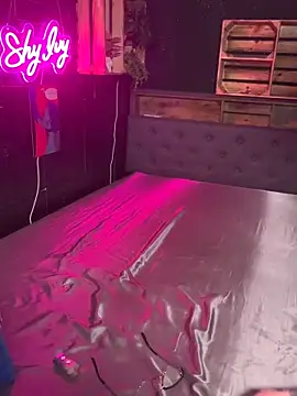 Shy-Ivy online show from 12.14.25