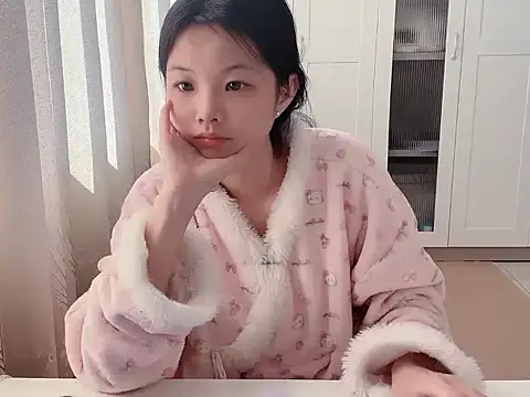 Snapshot of bunny-- chatting on 11.22.25 bunny-- online show from 11.22.25