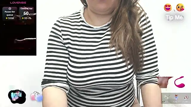 Snapshot of Ricaardiente chatting on 11.24.25 Ricaardiente online show from 11.24.25