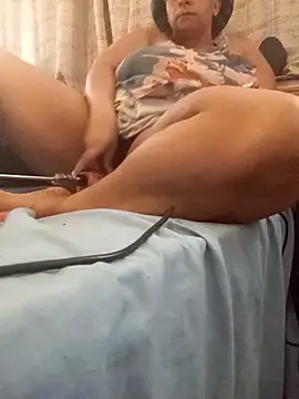 Snapshot of LaReineCleo chatting on 02.14.26 LaReineCleo online show from 02.14.26