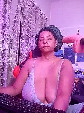 Snapshot of LaReineCleo chatting on 03.27.26 LaReineCleo online show from 03.27.26