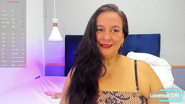 Snapshot of Sharlotte_BBW_ chatting on 12.18.25 Sharlotte BBW online show from 12.18.25
