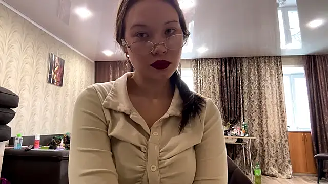 Snapshot of OliviaMoon_24 chatting on 11.21.25 OliviaMoon 24 online show from 11.21.25