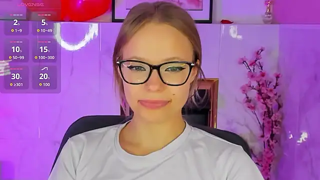 lucy loy online show from 02.07.26