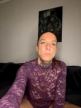 SexyInkedMiilfxx online show from 11.26.25