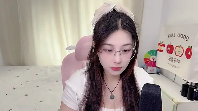 Snapshot of TTtia_ chatting on 06.11.26 TTtia online show from 06.11.26