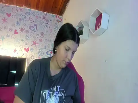 Snapshot of ISA_RIVAS chatting on 11.26.25 ISA RIVAS online show from 11.26.25