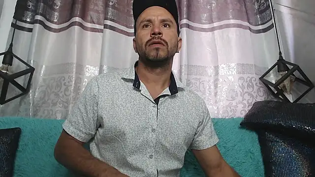 Snapshot of choreto_flash chatting on 11.30.25 choreto flash online show from 11.30.25