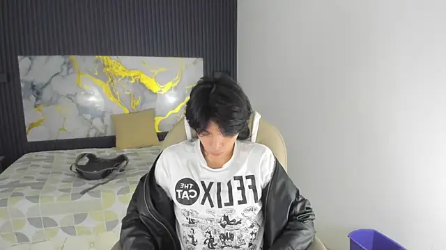 Snapshot of Sylasfrost chatting on 12.04.25 Sylasfrost online show from 12.04.25