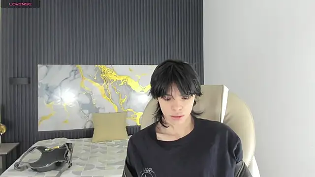 Snapshot of Sylasfrost chatting on 12.05.25 Sylasfrost online show from 12.05.25