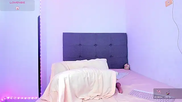 Snapshot of tessa__evans chatting on 02.04.26 tessa evans online show from 02.04.26