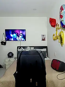 Snapshot of hot-shaved-baby chatting on 11.21.25 hot-shaved-baby online show from 11.21.25