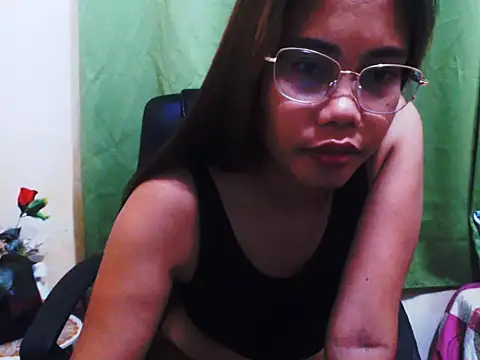 HotAsian Yazzi69 online show from 11.26.25