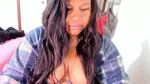 Snapshot of ebonycamelia chatting on 11.23.25 ebonycamelia online show from 11.23.25