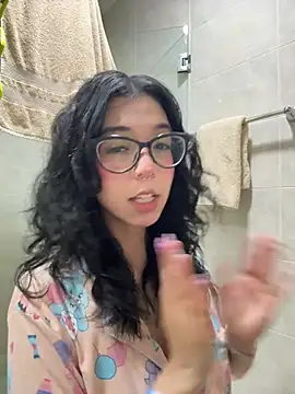 Snapshot of Valen-Foxx1 chatting on 02.07.26 Valen-Foxx1 online show from 02.07.26