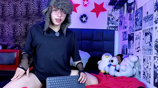 Snapshot of Apolo_Ushi chatting on 11.23.25 Apolo Ushi online show from 11.23.25