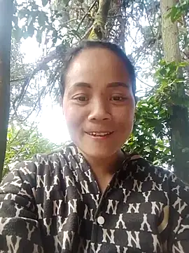 Snapshot of bela-hayes chatting on 11.21.25 bela-hayes online show from 11.21.25