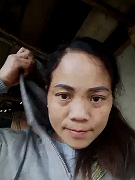 Snapshot of bela-hayes chatting on 11.27.25 bela-hayes online show from 11.27.25