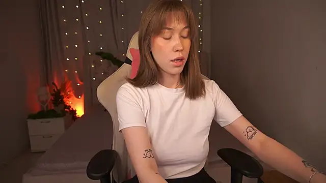 AnnetteLane online show from 12.23.25