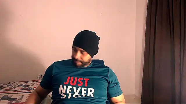 Snapshot of musclehetero chatting on 11.21.25 musclehetero online show from 11.21.25