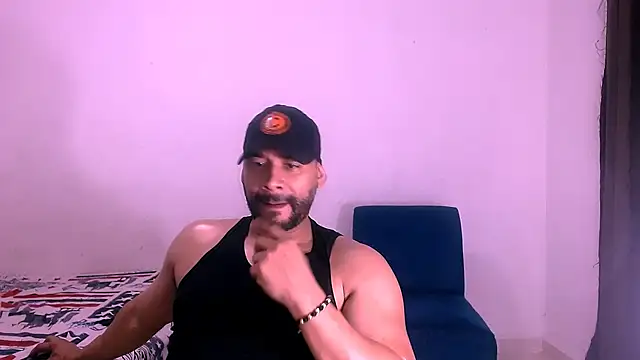 Snapshot of musclehetero chatting on 11.25.25 musclehetero online show from 11.25.25