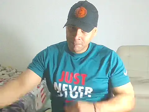 Snapshot of musclehetero chatting on 11.29.25 musclehetero online show from 11.29.25