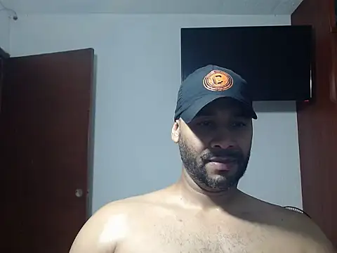 Snapshot of musclehetero chatting on 12.14.25 musclehetero online show from 12.14.25