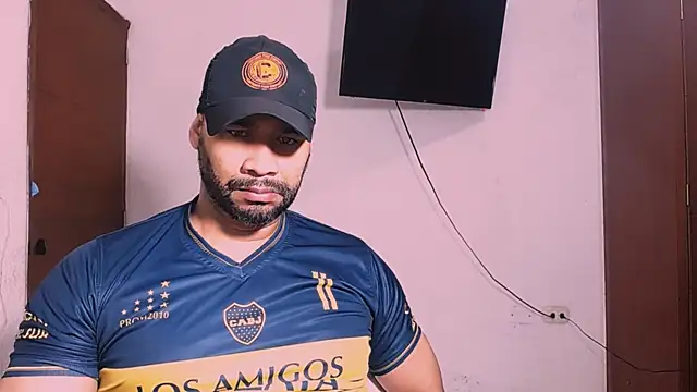 Snapshot of musclehetero chatting on 01.11.26 musclehetero online show from 01.11.26