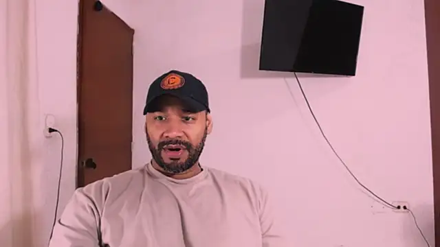 Snapshot of musclehetero chatting on 01.12.26 musclehetero online show from 01.12.26