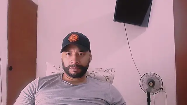 Snapshot of musclehetero chatting on 01.16.26 musclehetero online show from 01.16.26