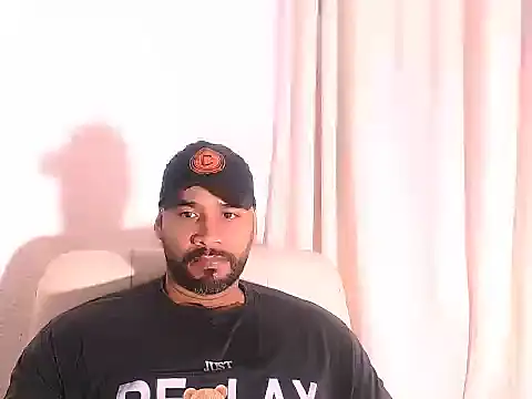 Snapshot of musclehetero chatting on 02.20.26 musclehetero online show from 02.20.26