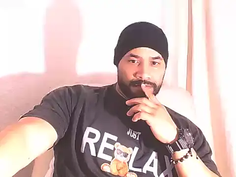 Snapshot of musclehetero chatting on 02.24.26 musclehetero online show from 02.24.26