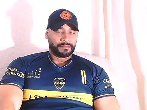 Snapshot of musclehetero chatting on 02.25.26 musclehetero online show from 02.25.26